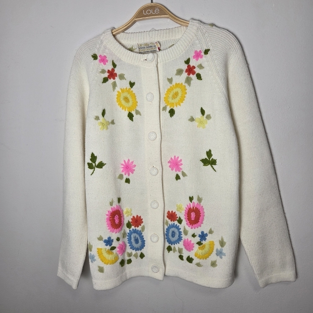 Vintage Floral Embroidery Button Front Cardigan - Picture 6 of 9